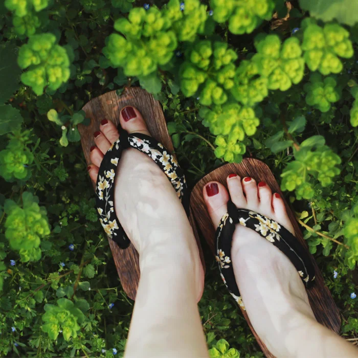 2019 г. летние женские пикантные босоножки японские сабо украшенные бисером Candlenut