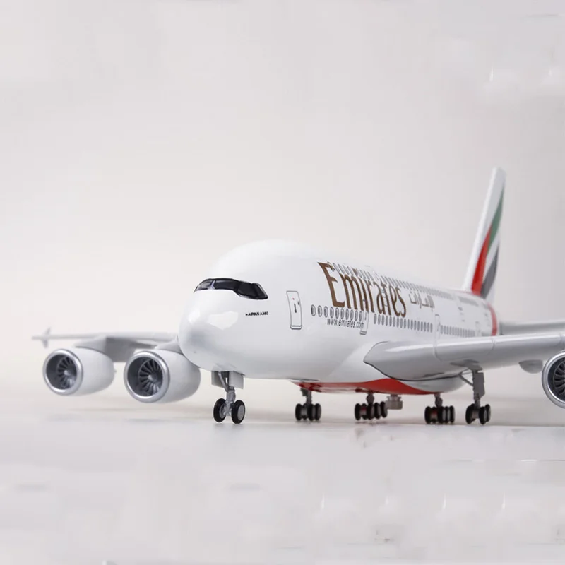 1/160 Масштаб Модель самолета Airbus EMIRATES A380 авиационная модель с колесо подсветкой