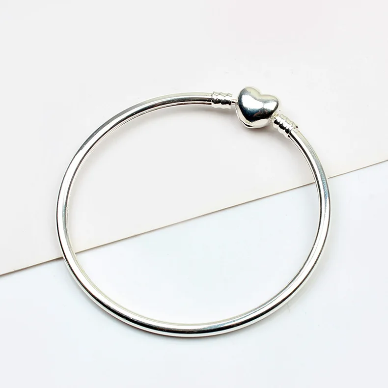 Простые серебряные сердечные браслеты в стиле любви для женщин горячие оригинальные дизайны бусин декоративных европейских браслетов и украшений.