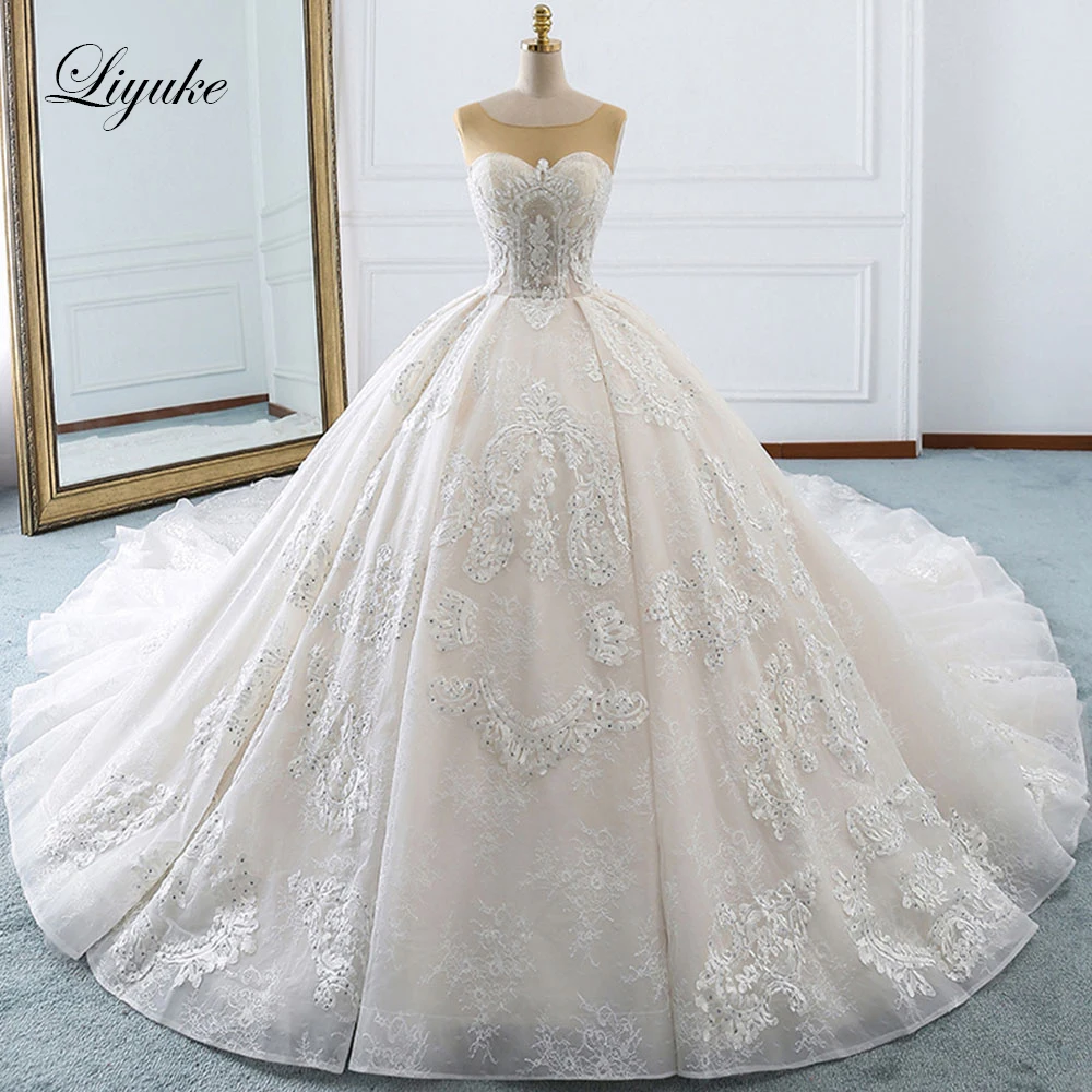 

Liyuke Sleeveless Lace Ball Gown Wedding Dress With Skin Scoop Neckline Of Chapel Train Floor Length vestido de noiva