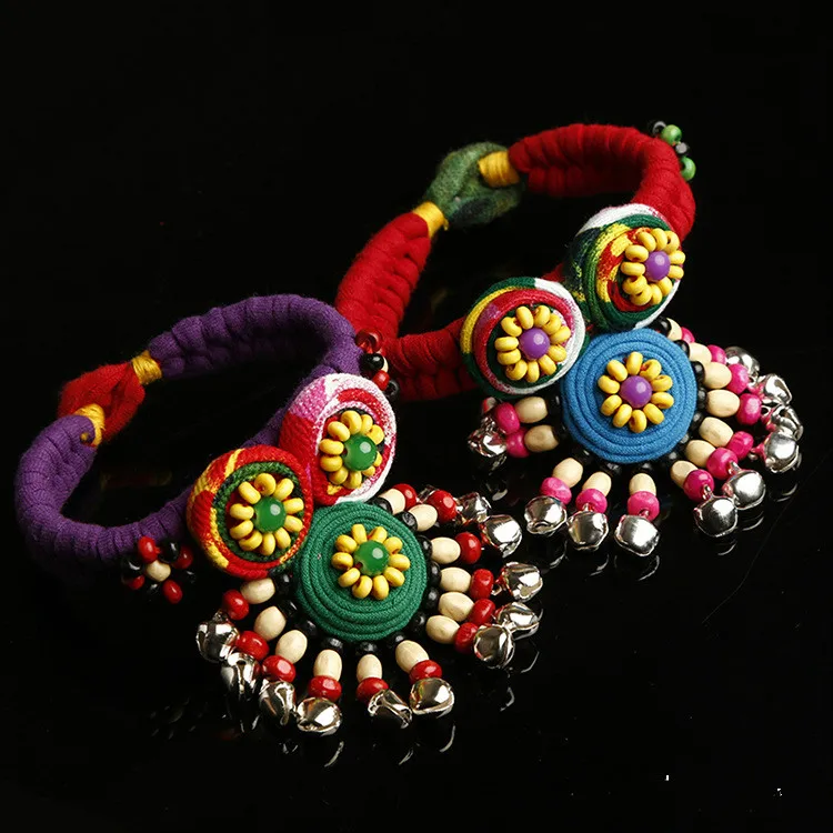 

Hand-woven beaded embroidery features ladies bracelet special cloth bracelet