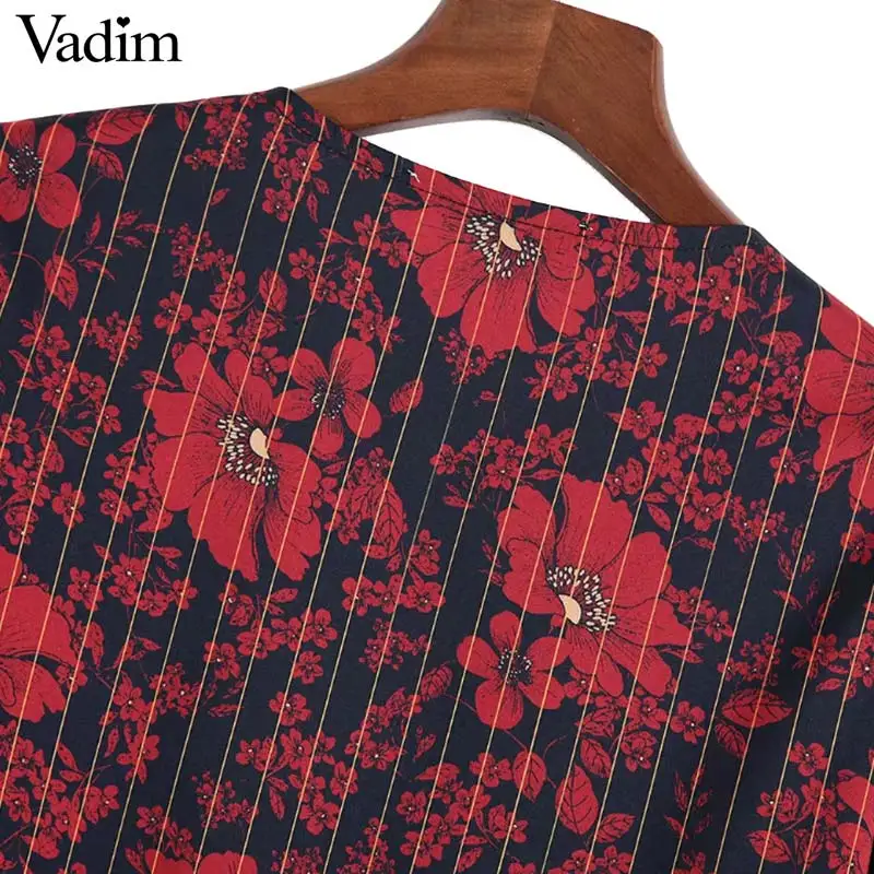 Женское красное платье Vadim с v-образным вырезом в полоску цветочным рисунком