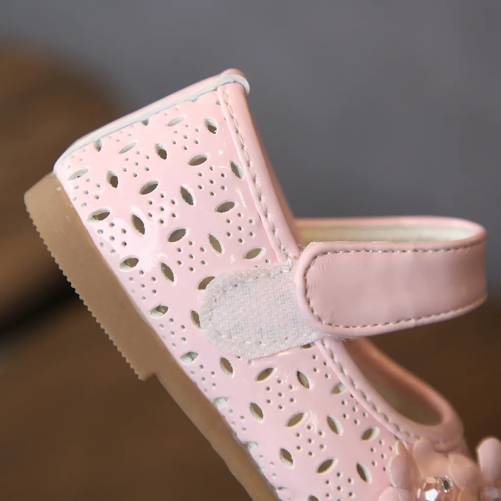 Обувь для малышей маленьких девочек с милым цветком и кристаллами Открытые туфли