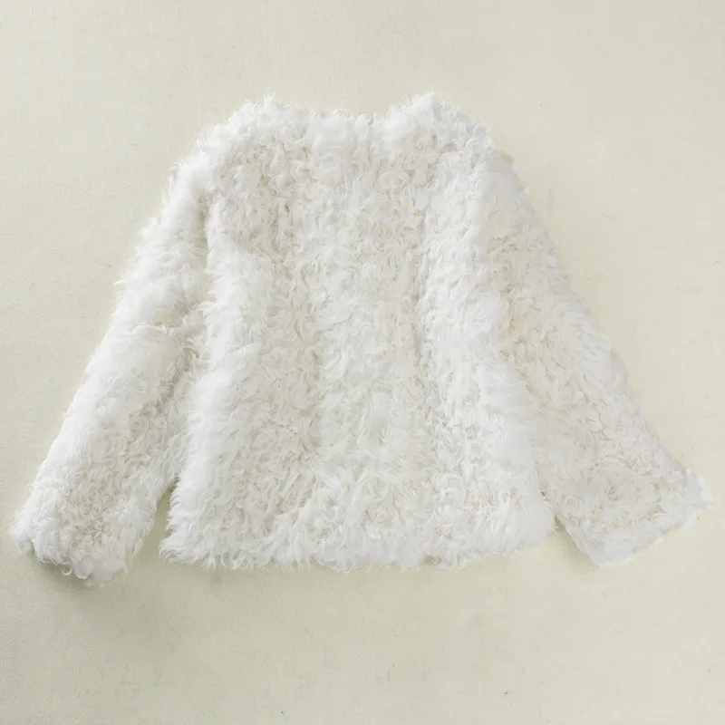 Короткое меховое пальто из овечьей шерсти