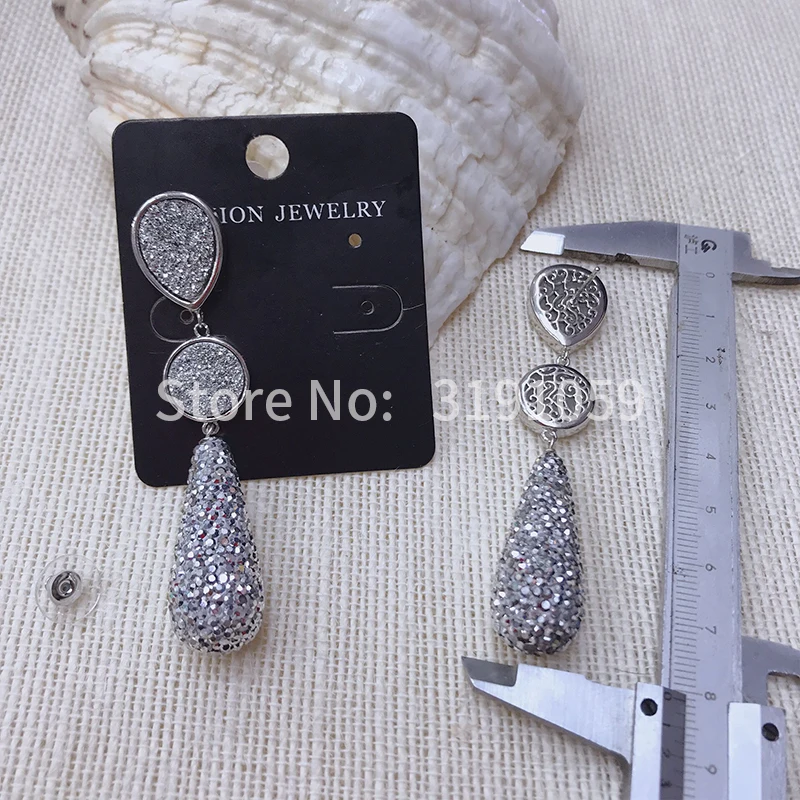 

Rhinestone earrings are long and full of high - quality luxury style matching earrings