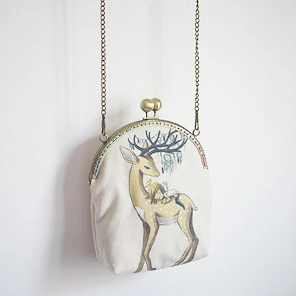 Женская сумка мессенджер с цепочкой и металлическим каркасом в винтажном