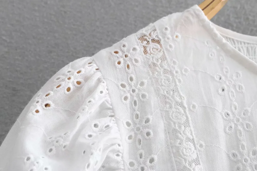 new women fashion long sleeve hollow out embroidery white blouse shirt blusas female elastic lace splice chemise tops LS3282 |
