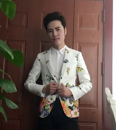 

2019 Mens Floral Blazer Masculino 2016 Winter Gentleman Suit Small Fresh Slim Jacket Jacquard Play Men Blazer Hombre 72301
