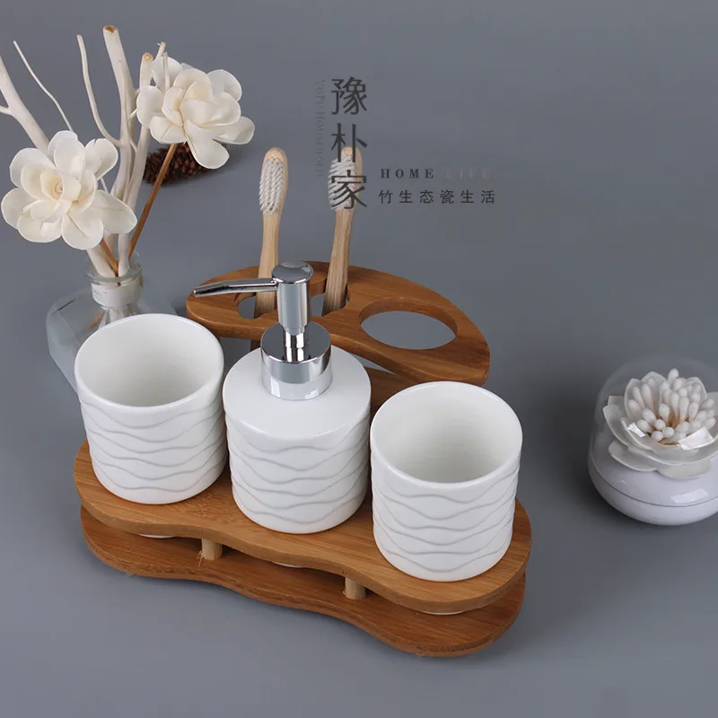 Короткий керамический комплект для ванной комнаты из четырех предметов