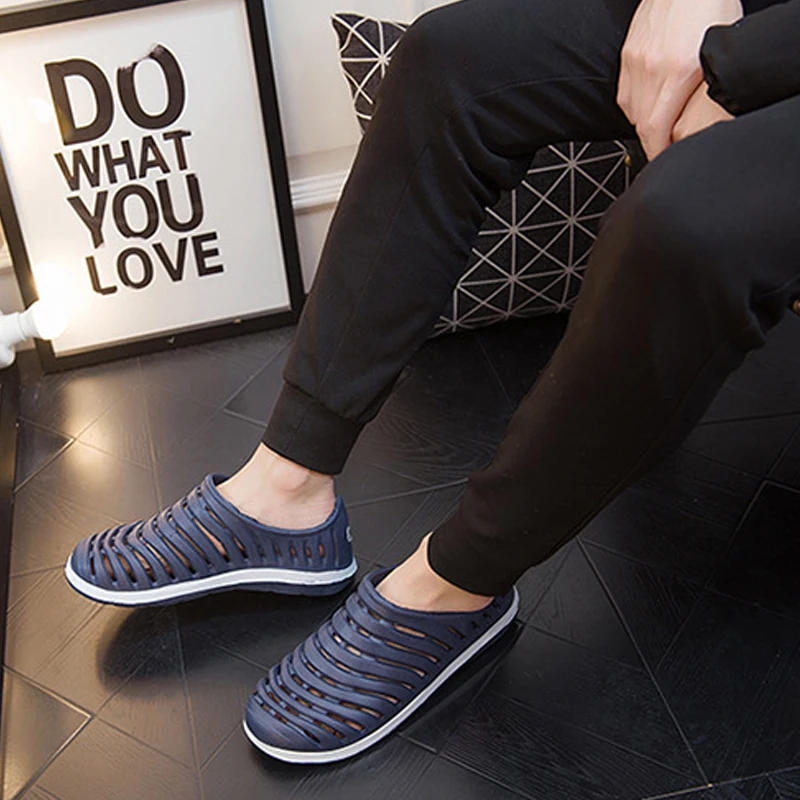 Легкая мужская обувь быстросохнущие летние пляжные сандалии дышащие на плоской