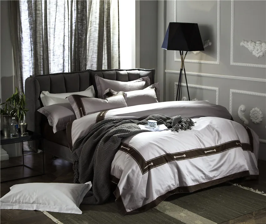 Комплект постельного белья из мягкого шелка цвета: серый серебристый