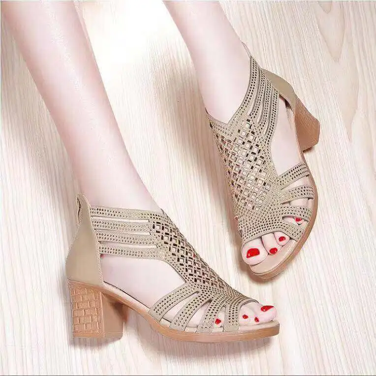Женские сандалии на высоком каблуке с открытым носком в римском стиле сезон