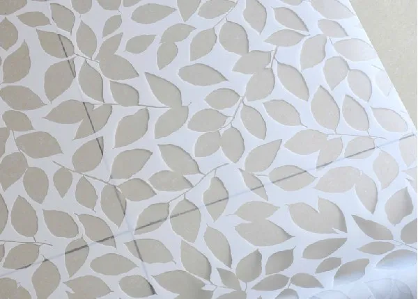 Пленка на окна прозрачная матовая самоклеящаяся пленка с белыми листьями для