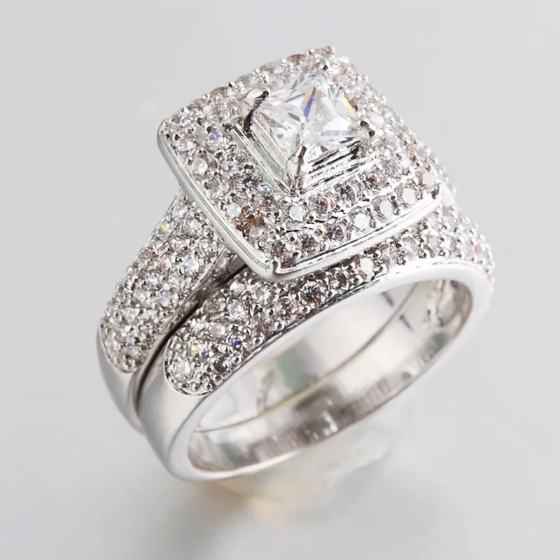 Набор колец из белого золота с прозрачными кристаллами Модный свадебный