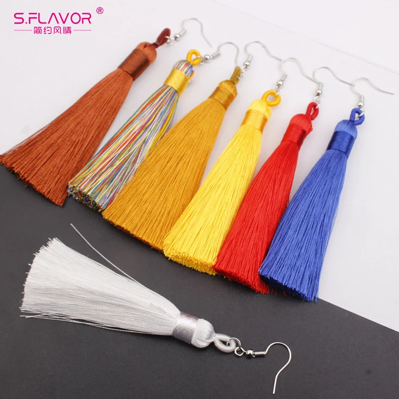 Женские серьги с кисточками S. FLAVOR черные белые красные разноцветные
