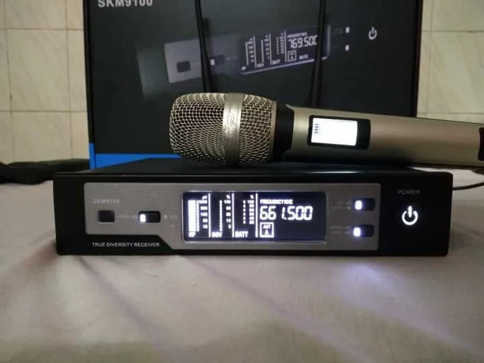 Истинное разнообразие 620-670 МГц Черное золото KTV Караоке Сценическое исполнение skm9100 гарнитура с отворотом профессиональный беспроводной микрофон