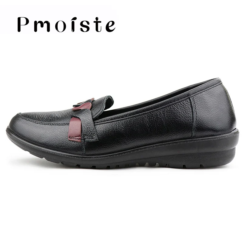 Женские туфли из натуральной кожи с круглым носком и украшением в виде