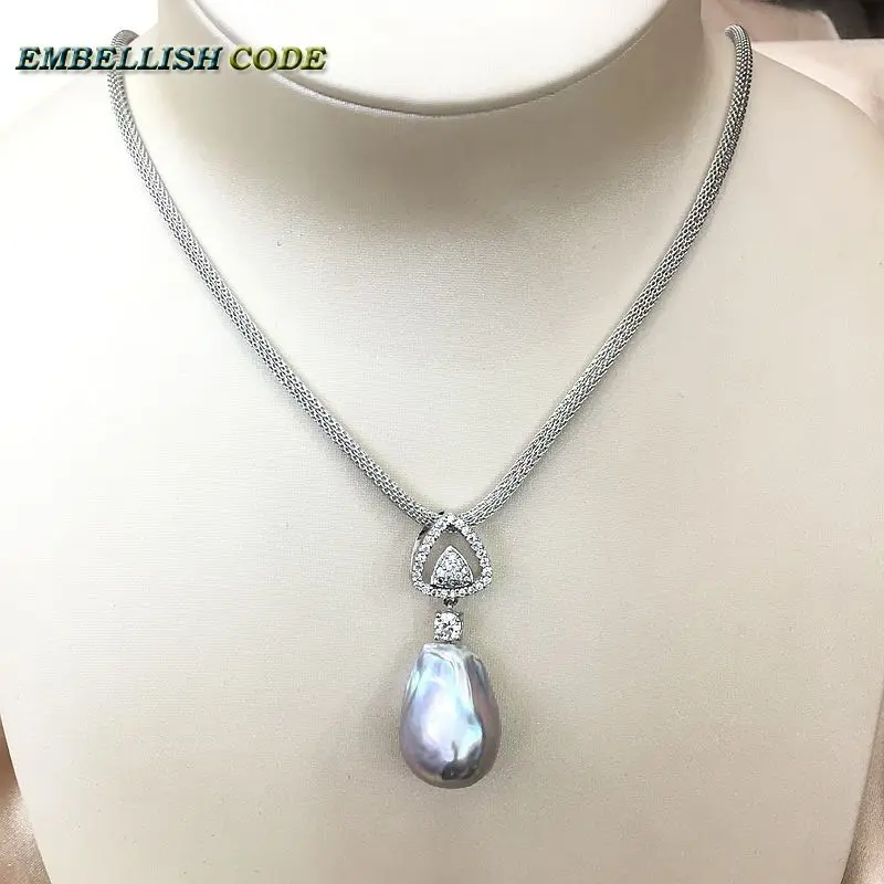 Цепочка с подвеской в форме барочного жемчуга серого цвета треугольный циркон |