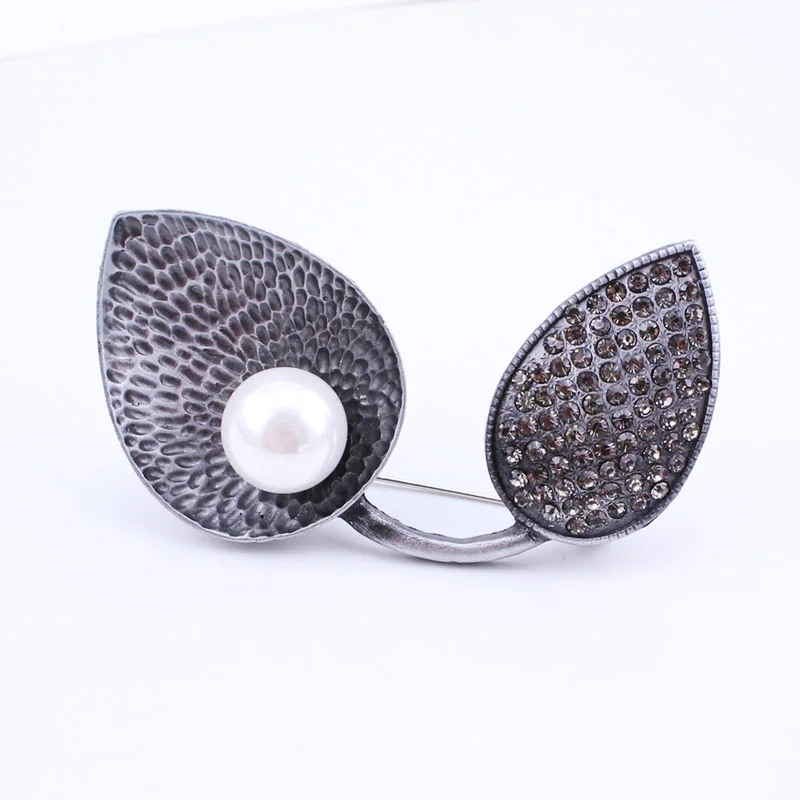 Оловянная красная/белая искусственная жемчужина сплав Черная брошь в форме