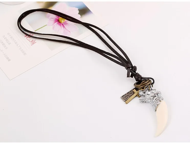 Новый модный серебряный покрытием мужской подвеска-кулон с головой дракона, белым волчьим зубом и кожаным шнуром в стиле шокера.