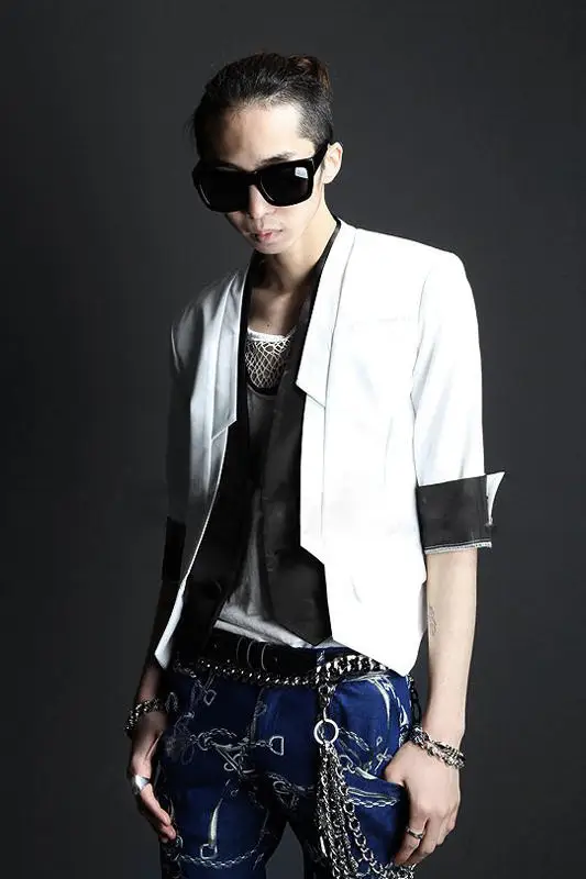 

Nightclub trend personality slim seven-point sleeve small suit men Korean version of half sleeve trend hairstylist coat men new