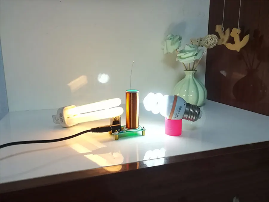 Мини Tesla Coil Kit магический реквизит пустая технология освещения электронное