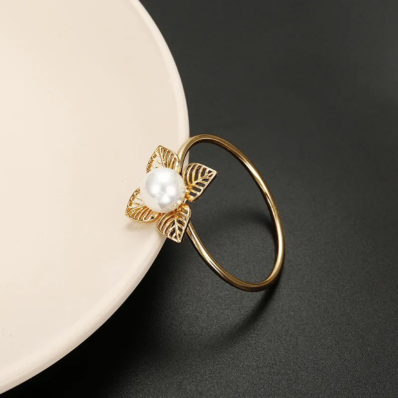 4/PCS European Openwork Petal Napkin Circle Wedding Hotel Pearl Ring Table Decoration | Дом и сад