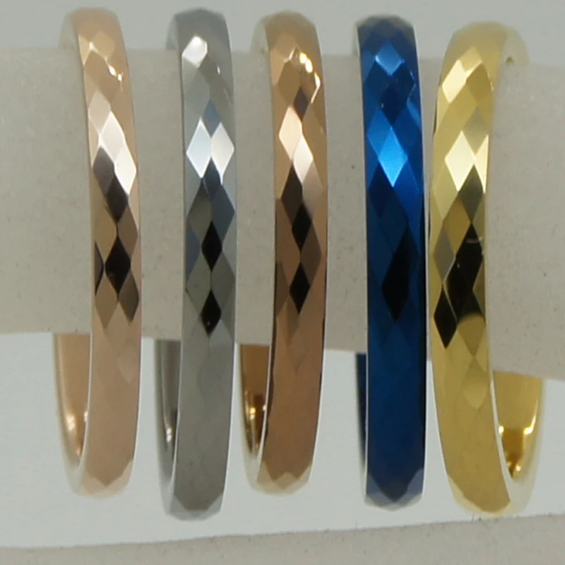 Оригинальное серебристо серое вольфрамовое кольцо с несколькими гранями