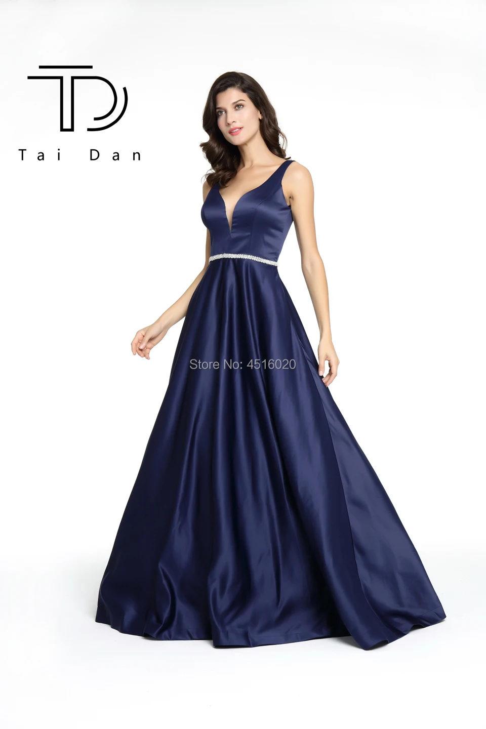 Платье трапециевидной формы для выпускного вечера с глубоким v-образным вырезом