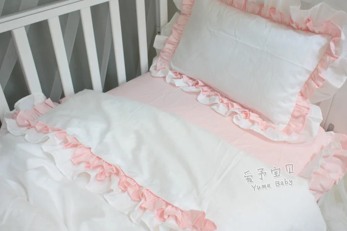 Комплект постельного белья с рюшами для кроватки luxry комплект из 3 предметов 100%