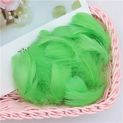 fruit green Натуральный Plumes1-2 дюймов 4-8 см Bloodfang гусиные перья для украшение ручной работы изготовление свадебной вечеринки декор аксессуары 100 шт - Цвет: fruit green