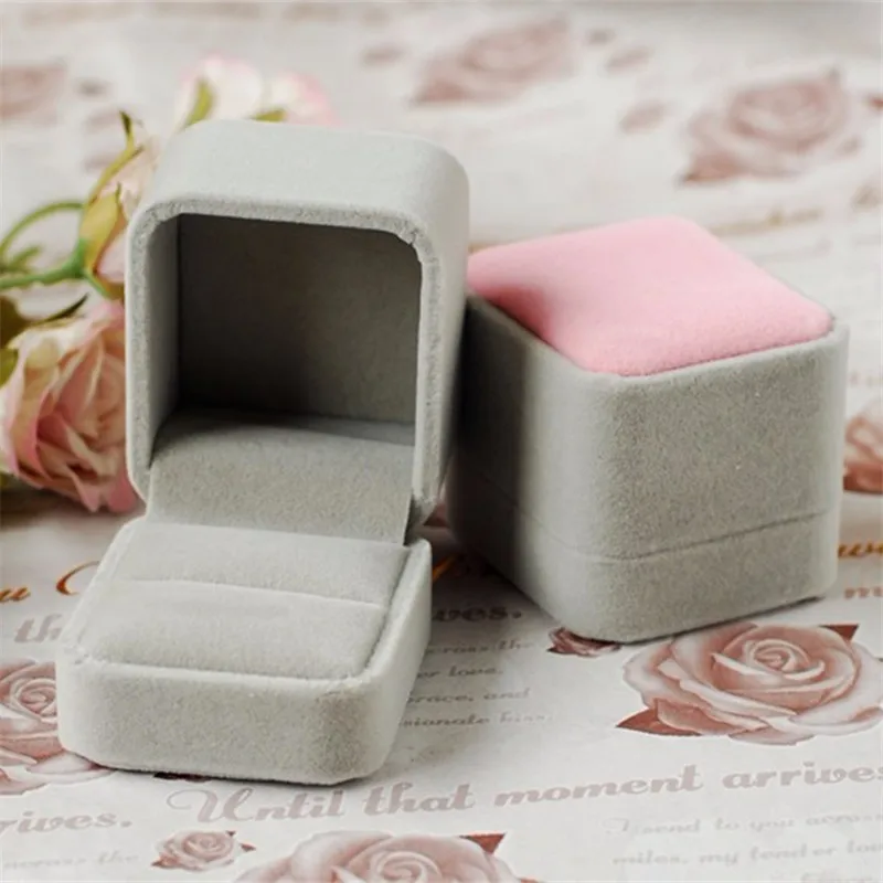 

Новый дизайн, оптовая продажа, 12 шт./лот, 5,2*6,0*5,2 см, Розовый Держатель для ювелирных изделий, бархатная Свадебная Упаковка, Подарочная коробк...
