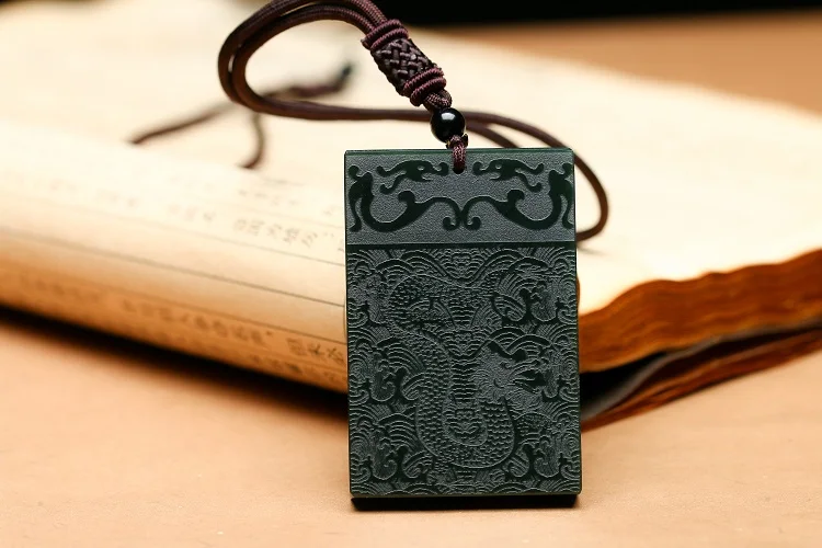 Ожерелье с подвеской из натурального хэтянийского камня резное благословение