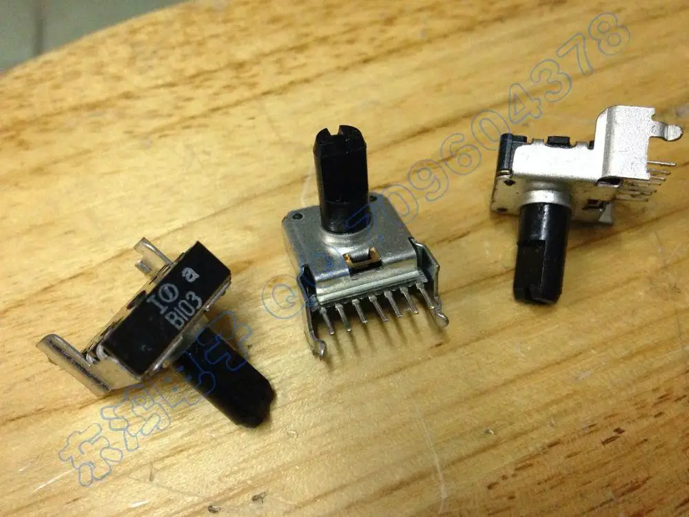 

1pcs Imported Japanese NOBLE RK14 type potentiometer, with mid point B10K 13MM for sale