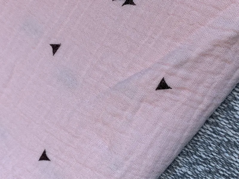 Light pink Triangle Хлопок, с узором, двойная марля, мягкая ткань, 140 см, 55 дюймов, ширина 125 г/м2, детское одеяло, ткань для шитья, 10 м, маленькая CD05A - Цвет: Light pink Triangle