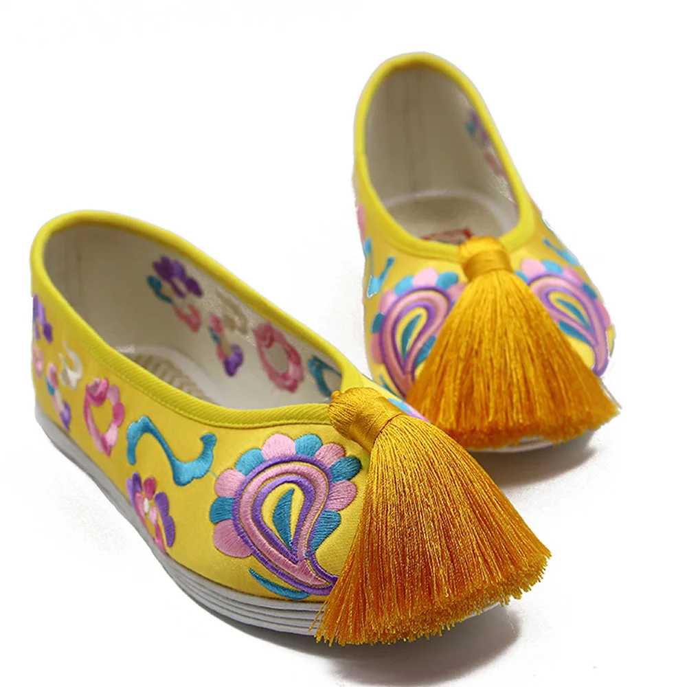 Vintage Women Flats Bride Shoes Chinese Wedding Satin Dragon Phoenix Embroidered Tassel Breathable Single Ballet Shoes Woman