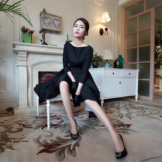 Женское винтажное платье в стиле Одри Хепберн маленькое черное с длинным рукавом