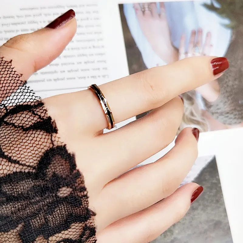 Юн РУО 2018 Новое поступление модные черные кольцо с ромбовидным орнаментом