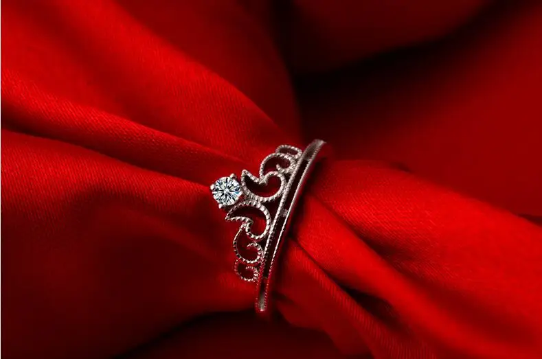 Женское кольцо из серебра 2017 пробы с фианитом | Украшения и аксессуары