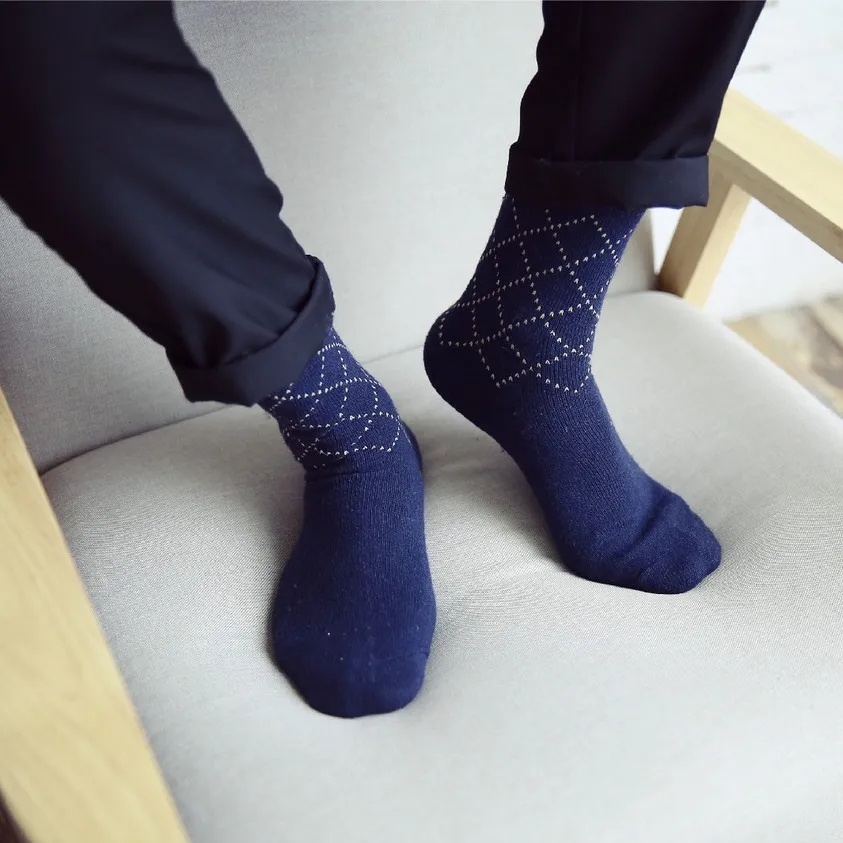 10 Пар/лот Осенью и зимой мужчины носки классический пунктирной line решетки алмаза