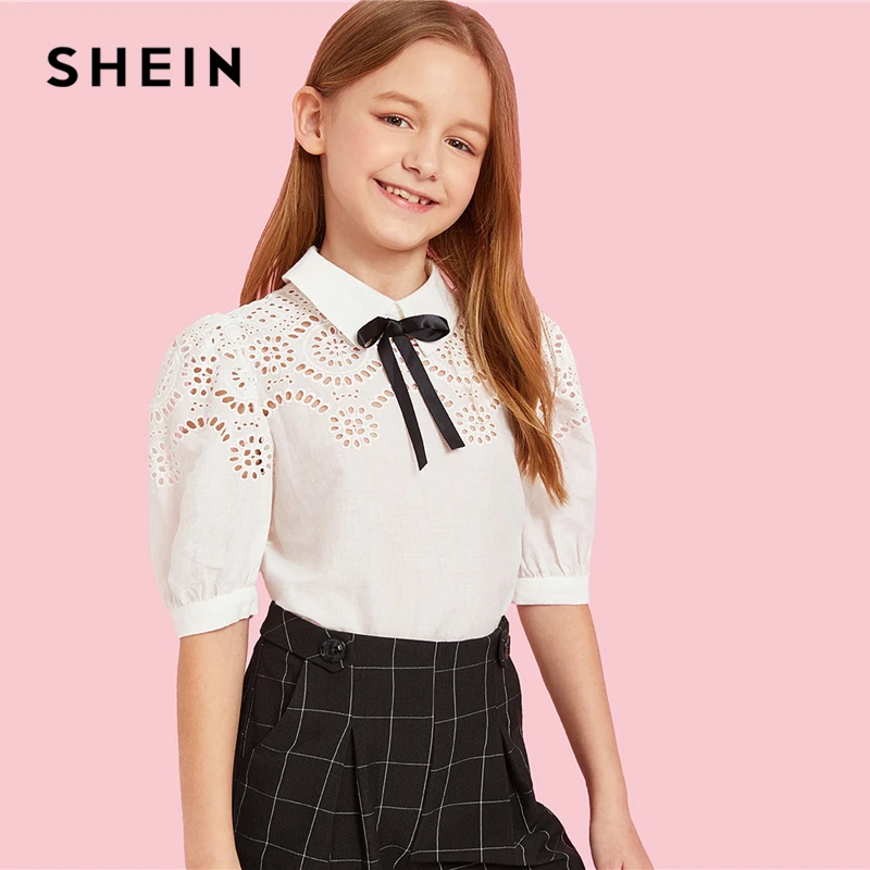 SHEIN kids/белая блузка для девочек с бантом и вырезами спереди; Элегантная блузка для девочек; одежда для детей; коллекция года; сезон лето; милые топы на молнии с пышными рукавами и контрастным кружевом
