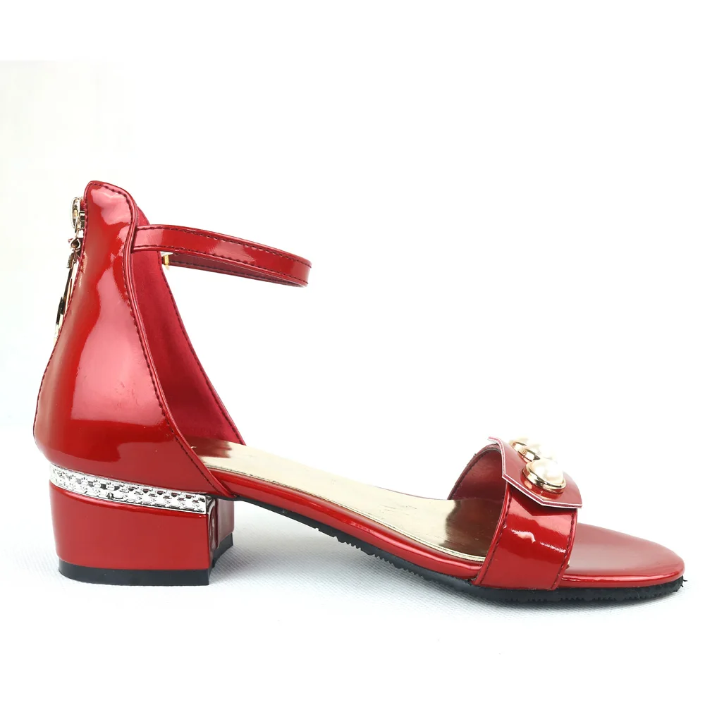 Модные брендовые женские повседневные сандалии красного серебряного и бежевого