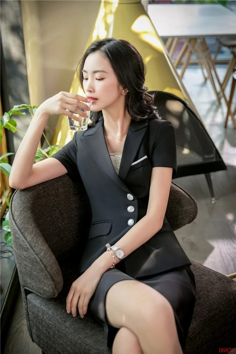 Женский деловой костюм из двух предметов летний офисный с юбкой и курткой