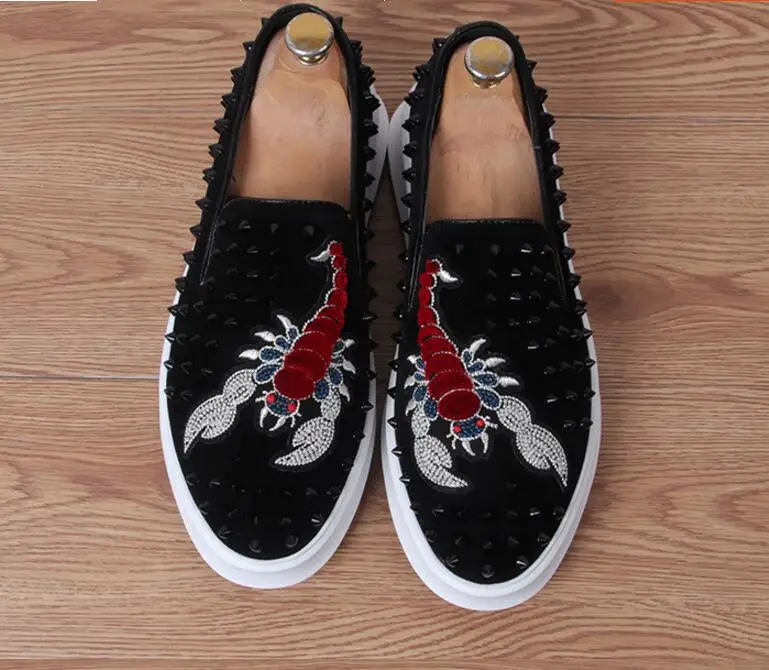 

Men Fashion Punk Shoes Print Scorpion Sneakers Men Slip-On Rivets Shoes Male Breathable Embroidery Animal Loafers