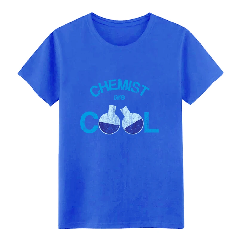 Мужская футболка Chemist are cool Chemistry gift с принтом вырезом лодочкой и надписью