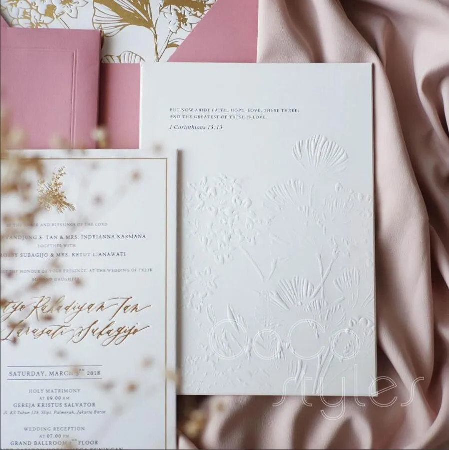 Cocostyles custom generous debossing invitation card with gold foiling liner envelope for fantasy wedding party | Дом и сад