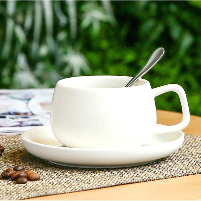 245 мл Европейская керамическая кофейная чашка блюдце с совальником однотонная