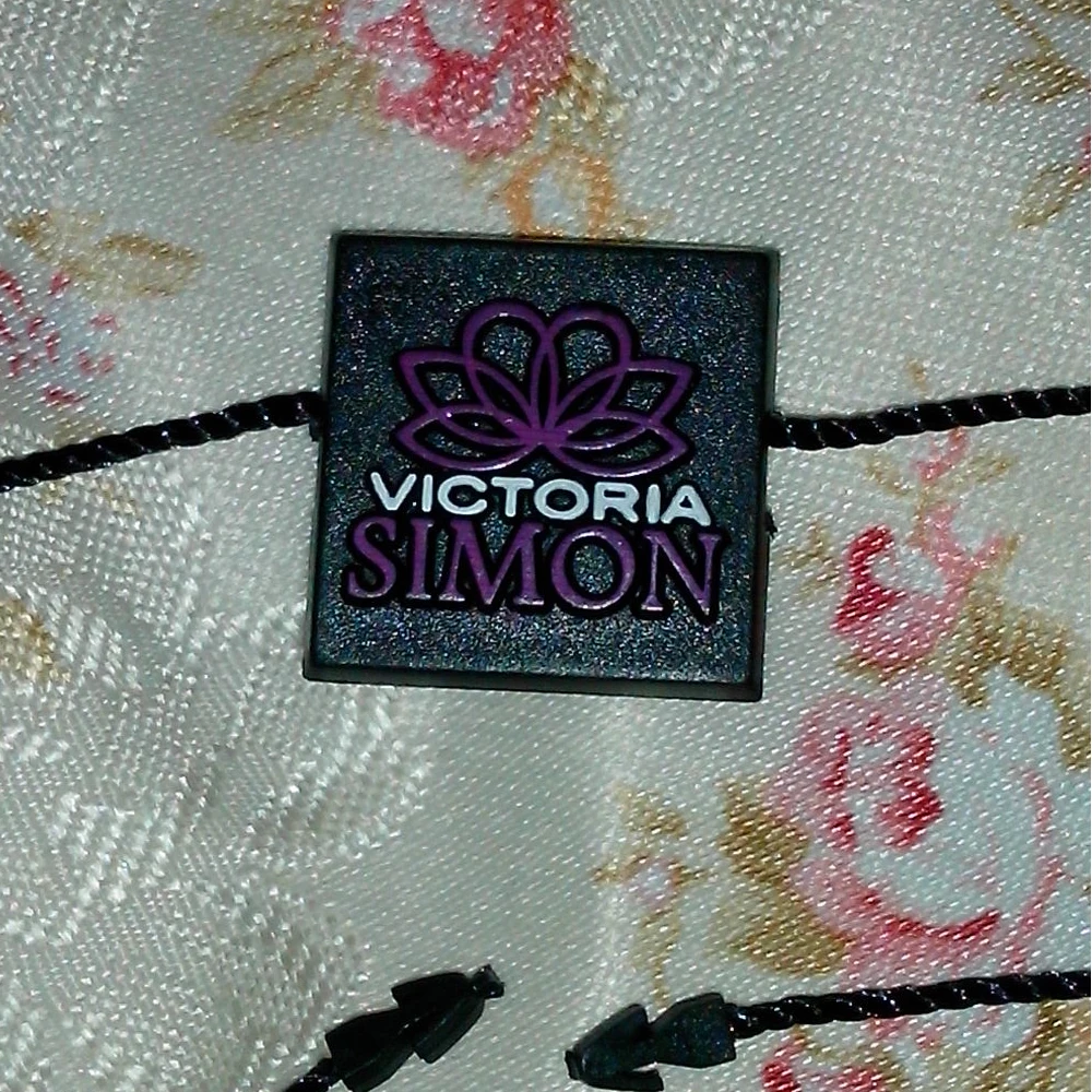 

custom printed logo seal tag, plastic tag,hang tag with string 2x2cm