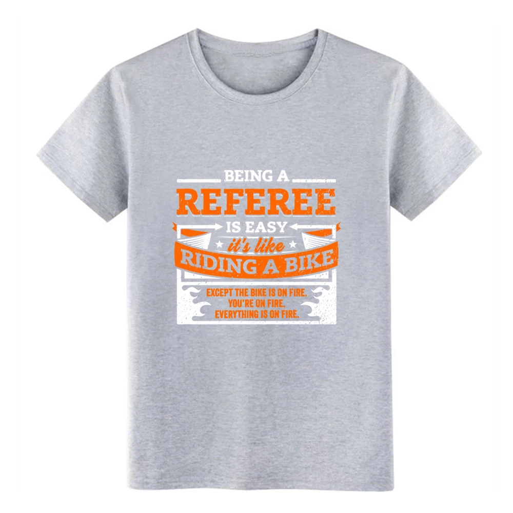 Мужская футболка рефери: с надписью Being A Referee Is Easy Повседневная летняя круглым