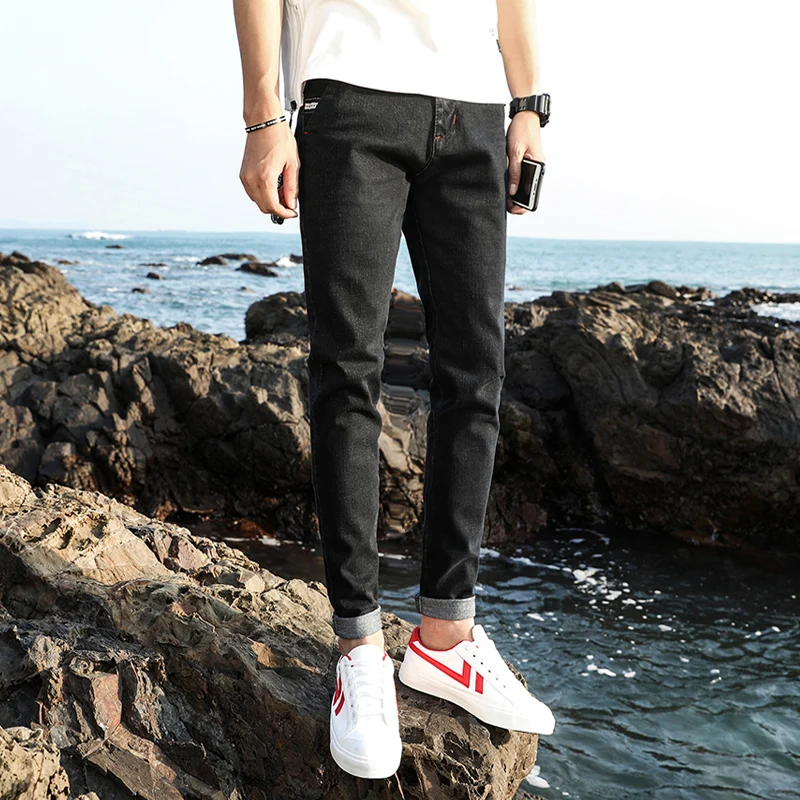2018 Новые мужские джинсы молодежи личности тренд сплошной цвет button slim fit